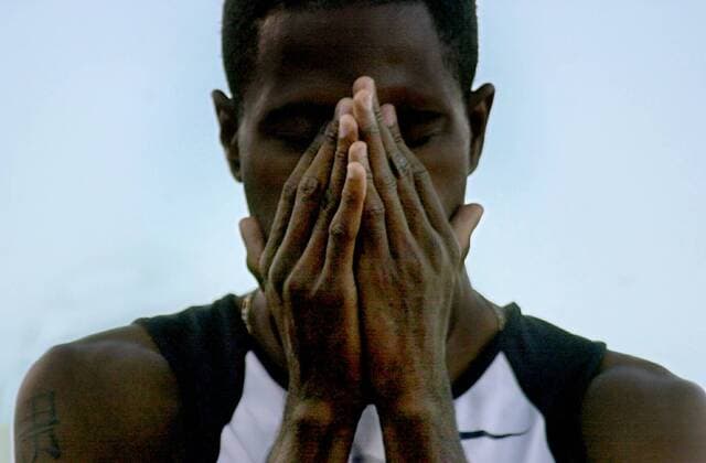 Kempa Busby, Nike, pauses to reflect and find his concentration before his heat in the Mens 400 meter dash Michael Johnson pauses in a moment of concentration as he gets set in the blocks for the Mens 400 meter dash on Friday, July 14, 2000 at the Olympic Track Trials. Bee photograph by ZUMA Press Sacramento Bee Image Archive  - ZUMAands 77315261st Copyright: xJosexM.xOsoriox