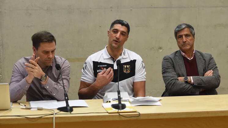Volleyball, Herren, Saison 2016 17, PK Volleyball-Nationalmannschaft, DVV-Pressesprecher Thilo von Hagen, Bundestrainer Andrea Giani (Deutschland), Manager Kaweh Niroomand (Berlin Recycling Volleys), 14.02.17,