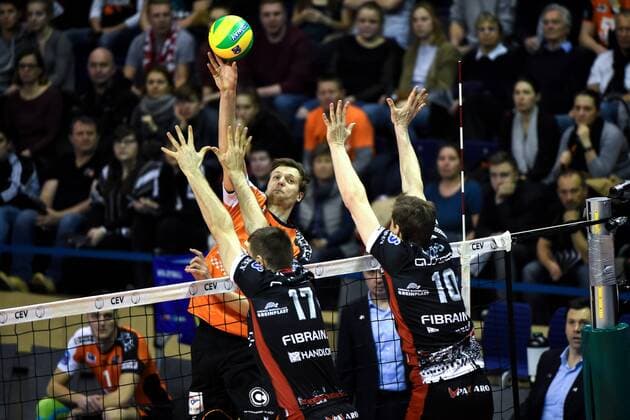 Volleyball, Herren, Saison 2016 17 CEV Champions League, 5. Spieltag, BR Volleys - Asseco Resovia Rzeszow, Marcin Mozdzonek (Nr. 17, Asseco Resovia Rzeszow), Robert Kromm (Nr. 3, Berlin Recycling Volleys), Thibault Rossard (Nr. 9, Asseco Resovia Rzeszow), 14.02.17,