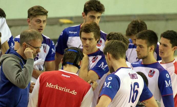 14.02.2017 Belgrade(Serbia) OK Crvena Zvezda(Red Star)-United Volleys Rheinmain Cev Cup men s volleyball Michael Warm(L) United Volleys Rheinmain coach with players : 