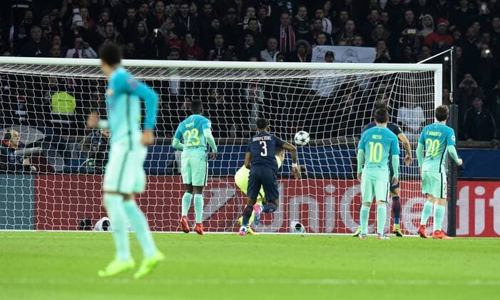 Fußball, CL, Paris St. Germain - FC Barcelona Angel Di Maria ( PSG ) - Marc Andre Ter Stegen ( Barcelona ) FOOTBALL : Paris Saint Germain vs FC Barcelona - Ligue des Champions - Paris - 14 02 2017 FedericoPestellini Panoramic 