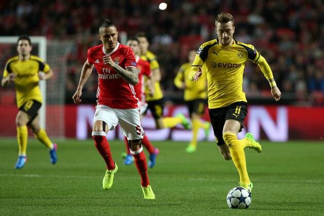 February 14, 2017 - Lisbon, Portugal - Dortmund s midfielder Marco Marco Reus (R ) vies with Benfica s midfielder Ljubomir Ljubomir Fejsa during the UEFA Champions League round of 16 first leg football match SL Benfica vs Borussia Dortmund at the Luz stadium in Lisbon Portugal on February 14, 2017. Photo: UEFA Champions League round of 16 first leg football match SL Benfica vs Borussia Dortmund - ZUMAf123 20170214_zap_f123_003 Copyright: xPedroxFiuzax