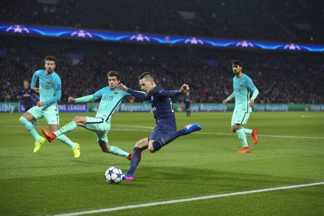 Fußball, CL, Paris St. Germain - FC Barcelona 4:0 Julian Draxler (PSG) vs Sergi Roberto (Barcelona) FOOTBALL : PSG vs FC Barcelona - Ligue des Champions - 14 02 2017 GwendolineLeGoff Panoramic 