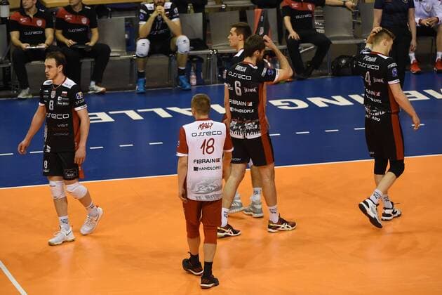 Volleyball, Herren, Saison 2016 17 CEV Champions League, 5. Spieltag, BR Volleys - Asseco Resovia Rzeszow, Enttäuschung nach Abpfiff bei Asseco Resovia Rzeszow, 14.02.17,