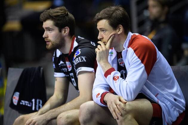 14.02.2017, Max Schmeling Halle, Berlin Volleyball, 2017 CEV Volleyball Champions League, Vorrunde, Berlin Recycling Volleys (GER) vs. Asseco Resovia Rzeszow (POL) Thibault Rossard ( 9 Rzeszow), Jochen Schöps Schoeps ( 10 Rzeszow) enttäuscht enttaeuscht traurig