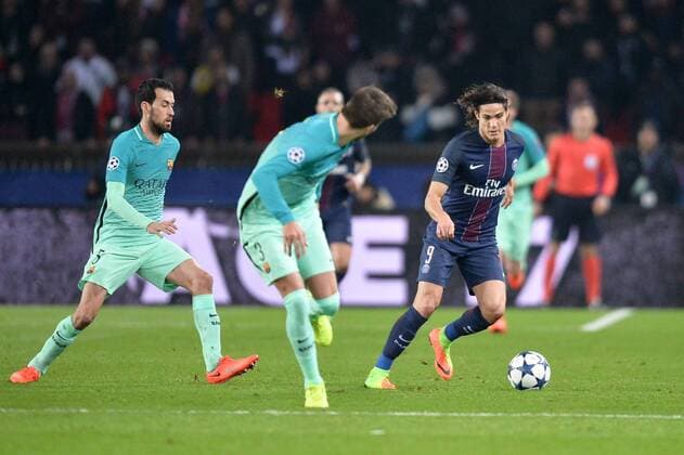 Fußball, CL, Paris St. Germain - FC Barcelona 09 EDINSON CAVANI (psg) - 05 Sergio Busquets (bar) FOOTBALL : Paris SG vs Barcelona - Champions League - 14 02 2017 AnthonyBIBARD FEP 