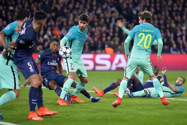 Fußball, CL, Paris St. Germain - FC Barcelona 03 PRESNEL KIMPEMBE (psg) - 21 ANDRE GOMES (bar) FOOTBALL : Paris SG vs Barcelona - Champions League - 14 02 2017 AnthonyBIBARD FEP 