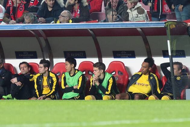 Torwart Roman Weidenfeller (Borussia Dortmund 1) Raphael Guerreiro (Borussia Dortmund 13) Shinji Kagawa (Borussia Dortmund 23) Matthias Ginter (Borussia Dortmund 28) Pierre-Emerick Aubameyang (Borussia Dortmund 17) nacht er Niederlage auf der Bank, Benfica Lissabon - Borussia Dortmund, UEFA Champions League, Achtelfinale, Fussball, 14.02.2017, Lissabon Copyright: xLangerx xEibner-Pressefotox EP_HLR