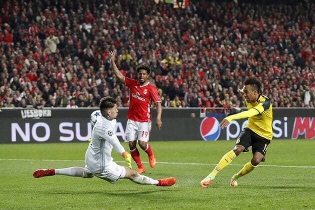 (L-R) goalkeeper Ederson Moraes of SL Benfica, Eliseu of SL Benfica, Pierre-Emerick Aubameyang of Borussia Dortmundduring the UEFA Champions League round of 16 match between SL Benfica and Borussia Dortmund on February 14, 2017 at Estádio da Luz in Lisbon, Portugal SL Benfica v Borussia Dortmund UEFA Champions League 2016 2017 xVIxxIVx 7121473