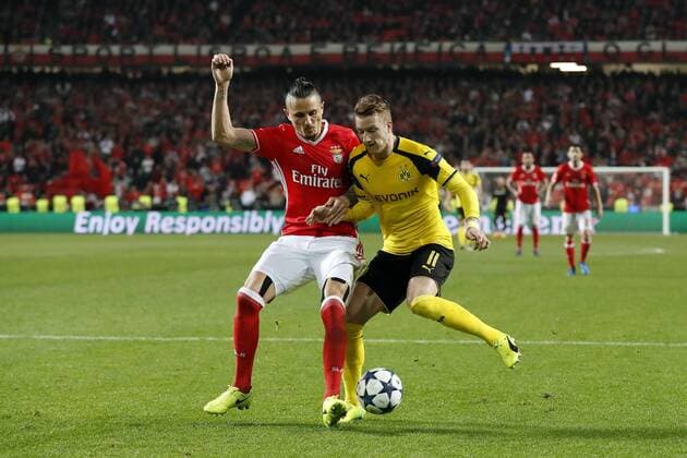 (L-R) Ljubomir Fejsa of SL Benfica, Marco Reus of Borussia Dortmundduring the UEFA Champions League round of 16 match between SL Benfica and Borussia Dortmund on February 14, 2017 at Estádio da Luz in Lisbon, Portugal SL Benfica v Borussia Dortmund UEFA Champions League 2016 2017 xVIxxIVx 7121482
