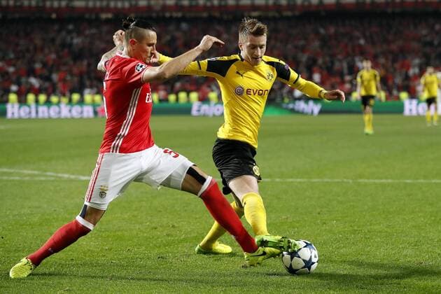 (L-R) Ljubomir Fejsa of SL Benfica, Marco Reus of Borussia Dortmundduring the UEFA Champions League round of 16 match between SL Benfica and Borussia Dortmund on February 14, 2017 at Estádio da Luz in Lisbon, Portugal SL Benfica v Borussia Dortmund UEFA Champions League 2016 2017 xVIxxIVx 7121484
