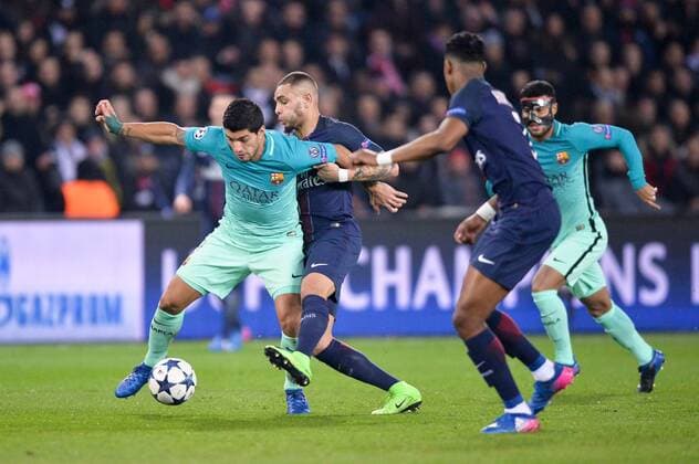 Fußball, CL, Paris St. Germain - FC Barcelona 09 LUIS SUAREZ (bar) - 20 LAYVIN KURZAWA (psg) FOOTBALL : Paris SG vs Barcelona - Champions League - 14 02 2017 AnthonyBIBARD FEP 