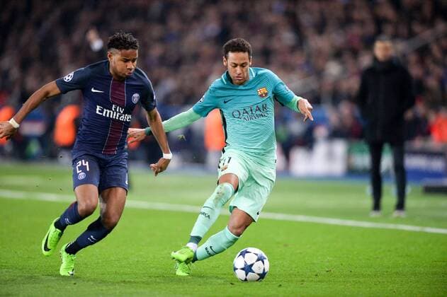 Fußball, CL, Paris St. Germain - FC Barcelona 11 Neymar (bar) - 24 Christopher Nkunku (psg) FOOTBALL : Paris SG vs Barcelona - Champions League - 14 02 2017 AnthonyBIBARD FEP 