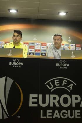 Head coach of Villarreal CF, Fran Escriba (R), and Italian forward Nicolas Sansone attend a press conference PK Pressekonferenz held in Villarreal, eastern Spain, 15 February 2017. Villarreal CF will face AS Roma in a round of 16 UEFA Europa League match on 16 February. Press conference of Villarreal CF !ACHTUNG: NUR REDAKTIONELLE NUTZUNG!  Copyright: xDomenechxCastellox GRA170 20170215-636227656567839697