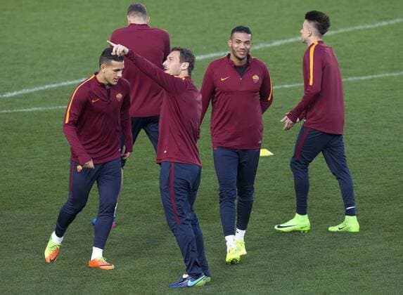 AS Roma s players during a team s training session held at La Ceramica stadium in Villarreal, Castellon, eastern Spain, 15 February 2017. AS Roma will face Villarreal in a Europa League round of 32 first leg soccer match the upcoming 16 February. AS ROMA TRAINING SESSION !ACHTUNG: NUR REDAKTIONELLE NUTZUNG!  Copyright: xDomenechxCastellóx GRA491 20170215-636227863921238328