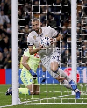 Fußball, CL, Real Madrid - SSC Neapel Real Madrid s French striker Karim Benzema jubilates a goal, the first against Napoli, during their UEFA Champions League round of 16 match at Santiago Bernabeu stadium in Madrid, Spain, 15 February 2017. REAL MADRID VS. NAPOLI !ACHTUNG: NUR REDAKTIONELLE NUTZUNG!  Copyright: xJuanJoxMartinx MAD002 20170215-636227905366892239
