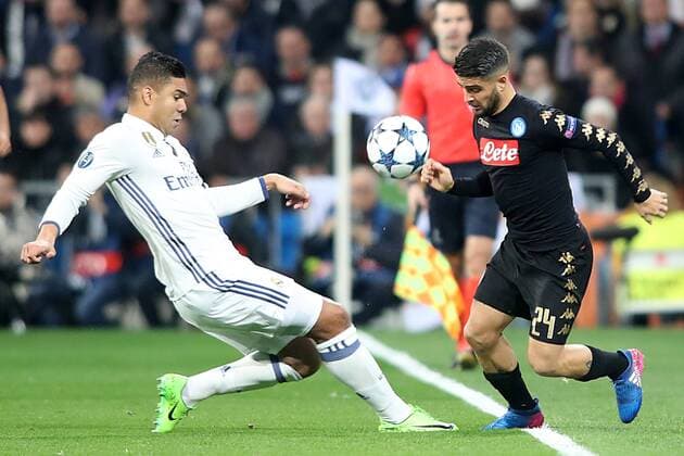 Fußball, CL, Real Madrid - SSC Neapel Real Madrid s Carlos Henrique Casemiro (l) and SSC Napoli s Lorenzo Insigne during Champions League 2016 2017 Round of 16 1st leg match. February 15,2017.  (2017021501)