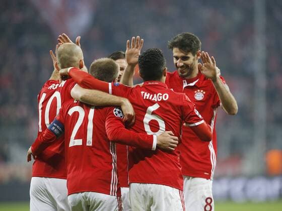 V.li. Torjubel 2:1 München, V.li.Arjen Robben (Bayern) , Philipp Lahm (Bayern) , Thiago (Bayern) , Javi Martinez (Bayern) . FC Bayern München-FC Arsenal .. München, GER, 15.02.2017, Achtelfinale Fussball-Champions League 2016-2017 .