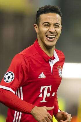 Bilder des Tages - SPORT GER, UEFA CL, FC Bayern Muenchen (GER) vs FC Arsenal (GBR) 15.02.2017, Allianz Arena, Muenchen, GER, UEFA CL, FC Bayern Muenchen (GER) vs FC Arsenal (GBR) , Viertelfinale, im Bild Jubel nach dem Tor zum 4-1 durch Thiago (FCB 6) Foto © nordphoto Straubmeier nordphotox xStraubmeier