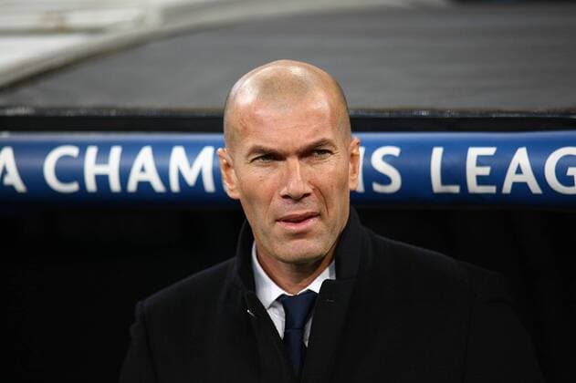 Fußball, CL, Real Madrid - SSC Neapel Madrid, Spain. February 15, 2017: Zinedine Zidane coach from Real Madrid CF, during the UEFA Champions League round of 16 1st leg agains SSC Napoli at the Santiago Bernabeu stadium. (Photo: Ivan Abanades Medina).  xIvanxAbanadesxMedinax xRealxMadridxCFx-xSSCxNapolix(UEFAxChampionsxLeague)x