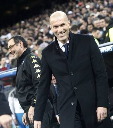 Fußball, CL, Real Madrid - SSC Neapel Real Madrid s coach Zinedine Zidane (r) and SSC Napoli s coach Maurizio Sarri during Champions League 2016 2017 Round of 16 1st leg match. February 15,2017.  (20170215188)