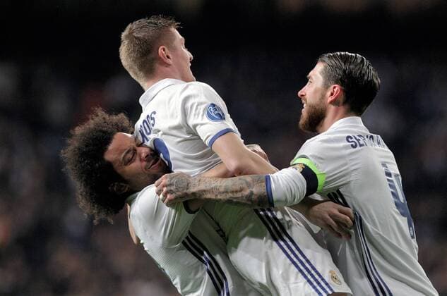 FuÃŸball, CL, Real Madrid - SSC Neapel, Toni Kroos trifft February 15th 2017, Santiago Bernabeu, Madird, Spain; UEFA Champions League football, Real Madrid versus Napoli; Toni Kroos (mad) celebrates his goal for 2-1 in the 49th minute with Marcelo and Ramos xLaurentxLairysx  ActionPlus11846702