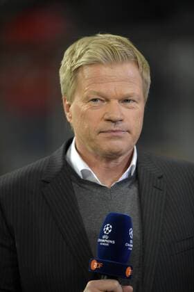 15.02.2017, Fussball Champions-League 2016 2017, Achtelfinale, FC Bayern München - FC Arsenal London, in der Allianz-Arena München. ZDF-Kommentator Oliver Kahn am Mikrofon. 