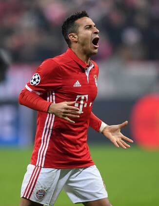 FUSSBALL CHAMPIONS LEAGUE SAISON 2016 2017 ACHTELFINALE HINSPIEL FC Bayern Muenchen - Arsenal London 15.02.2017 Torjubel: Thiago Alcantara (FC Bayern Muenchen) 