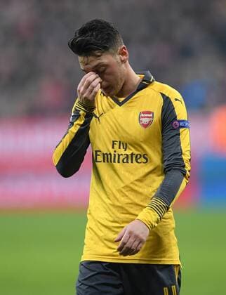 FUSSBALL CHAMPIONS LEAGUE SAISON 2016 2017 ACHTELFINALE HINSPIEL FC Bayern Muenchen - Arsenal London 15.02.2017 Mesut Oezil (Arsenal) 