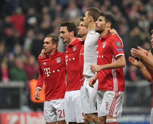 15.02.2017, Fussball, UEFA Champions League, Saison 2016 2017, Achtelfinale, FC Bayern Muenchen - Arsenal London 5:1, Jubel (v.li.) Philipp Lahm (Bayern Muenchen), Mats Hummels (FC Bayern Muenchen), Thomas Mueller, Thomas Müller (Bayern Muenchen), Torwart Manuel Neuer (Bayern Muenchen), Javier Martinez (Bayern Muenchen)