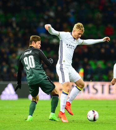 UEFA Europa League match between Krasnodar and Fenerbahce at Krasnodar Stadium in Krasnodar , Russia on February 16 , 2017. Pictured: Simon Kjaer (R) of Fenerbahce and Fedor Smolov of Krasnodar. 
