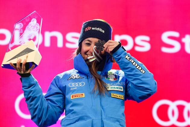 Ski Alpin, WM in St. Moritz, Riesenslalom Damen - Siegerehrung am Abend ALPINE SKIING - FIS Ski WC St. Moritz SANKT MORITZ,SWITZERLAND,16.FEB.17 - ALPINE SKIING - FIS Alpine World Ski Championships, giant slalom, ladies, award ceremony. Image shows Sofia Goggia (ITA). Keywords: medal. GEPAxpictures xMarioxKneisl
