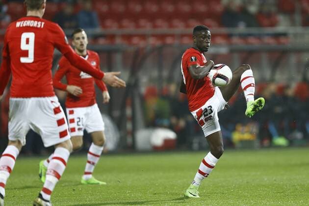 Fußball, EL, AZ Alkmaar - Olympique Lyon Derrick Luckassen of AZ Alkmaarduring the UEFA Europa League round of 32 match between AZ Alkmaar and Olympique Lyonnais on February 16, 2017 at the AFAS stadium in Alkmaar, The Netherlands. AZ v Olympique Lyon UEFA Europa League 2016 2017 xVIxxIVx 7131473