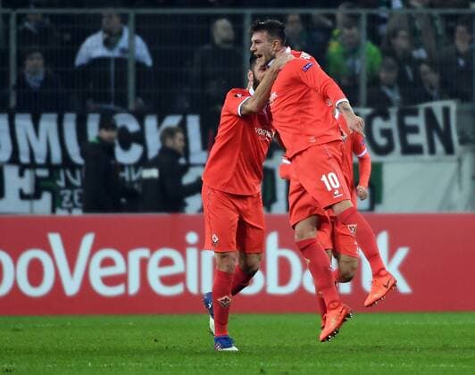 16.02.2017, xjhx, Fussball Europa League, Borussia Moenchengladbach - AC Florenz, emspor, v.l. Gonzalo Rodriuez (AC Florenz), Federico Bernardeschi (AC Florenz) celebrate the goal, Torjubel zum 0:1 Moenchengladbach