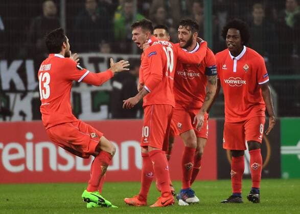 16.02.2017, xjhx, Fussball Europa League, Borussia Moenchengladbach - AC Florenz, emspor, v.l. Gonzalo Rodriuez (AC Florenz), Federico Bernardeschi (AC Florenz) celebrate the goal, Torjubel zum 0:1 Moenchengladbach