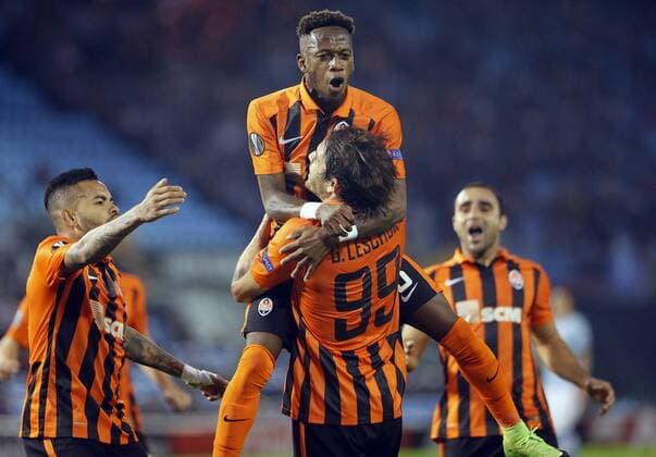 Fußball, EL, Celta de Vigo - Schachtar Donezk Shaktar Donetsk s Argentinian striker Gustavo Blanco (C) jubilates a goal, the first against Celta de Vigo, during their Euroleague round of 32 first leg match at Balaidos stadium in Vigo, Pontevedra, Spain, 16 February 2017. CELTA DE VIGO VS. SHAKTAR DONETSK !ACHTUNG: NUR REDAKTIONELLE NUTZUNG!  Copyright: xLavandeiraxJrx VIG001 20170216-636228725447392106