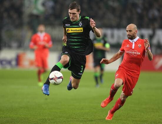 Gladbach, Germany 16.02.2017, Europa League, round of 32, 1st leg, Borussia Moenchengladbach - ACF Fiorentina, Zweikampf Andreas Christensen (Moenchengladbach, L) gegen Borja Valero (ACF). ( DeFodi512