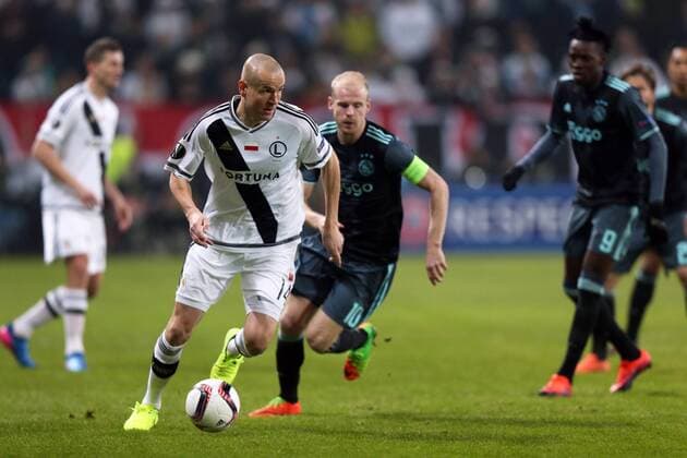 Warschau, Polen - Fussball, Europa League, Legia Warschau vs. Ajax Amsterdam: ADAM HLOUSEK, MATEO CASSIERRA -  20170216CSLG0006