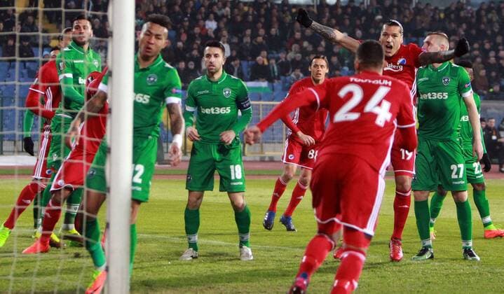 16.02.2017 Sofia(Bulgaria) PFC Ludogorets-FC Kobenhavn(FC Copenhagen) Europa League men s football Federico Santander(r) FC Kobenhavn (FC Copenhagen) celebrate after scored auto goal of Anibel Anicet(L),Svetoslav Dyakov(c) PFC Ludogorets :Str 
