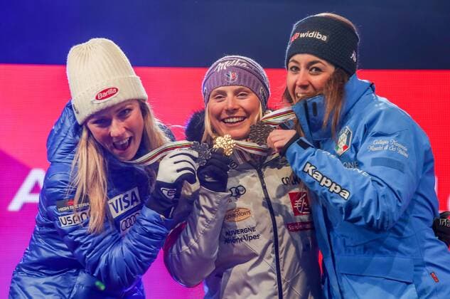 Ski Alpin, WM in St. Moritz, Riesenslalom Damen - Siegerehrung am Abend ALPINE SKIING - FIS Ski WC St. Moritz SANKT MORITZ,SWITZERLAND,16.FEB.17 - ALPINE SKIING - FIS Alpine World Ski Championships, giant slalom ladies, award ceremony. Image shows Mikaela Shiffrin (USA), Tessa Worley (FRA) and Sofia Goggia (ITA). GEPAxpictures xMarioxKneisl