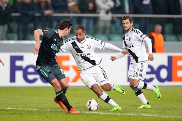 Warschau, Polen - Fussball, Europa League, Legia Warschau vs. Ajax Amsterdam: NICK VIERGEVER VADIS ODJIDJA OFOE LUKASZ BROZ  170216PYK0025