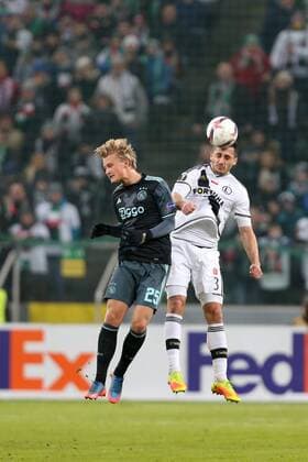 Warschau, Polen - Fussball, Europa League, Legia Warschau vs. Ajax Amsterdam: KASPER DOLBERG TOMASZ JODLOWIEC  170216PYK0029