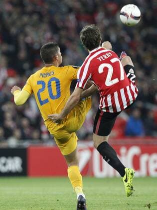 Fußball, EL, Athletic Bilbao - APEOL Nikosia 16 02 2017 Bilbao, Spanien - Fussball, Europa League, Athletic Bilbao vs. APOEL Nikosia: Yeray Alvarez, Pieros Sotiriou  xDAVIDxS.xBUSTAMANTEx xx