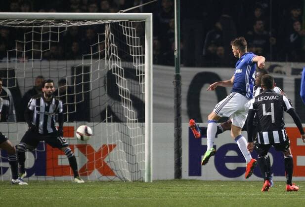 16.02.2017, Fussball, UEFA Europa League, Saison 2016 2017, Zwischenrunde, PAOK Saloniki - FC Schalke 04, Klaas-Jan HUNTELAAR (FC Schalke 04) trifft zum 0 zu 3