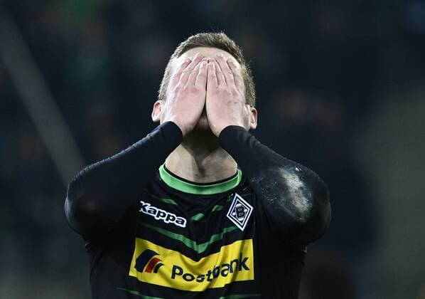Borussia-Park Mönchengladbach 16.2.2017 Europa League 2016 17 Zwischenrunde, Hinspiel, Borussia Mönchengladbach (Moenchengladbach, Gladbach) vs. AC Florenz --- Thorgan Hazard (Gladbach) frustriert