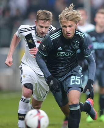 February 16th 2017, sports, Polish Army Stadium, Warsaw, Poland; Kasper Dolberg (Ajax), Michal Kopczynski (Legia)at the Legia Warsaw versus Ajax Amsterdam, UEFA Europa League tie xTomaszxJastrzebowskix  ActionPlus11847020