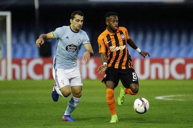 February 16, 2017 - Vigo, Pontevedra, Spain - Fred Rodrigues midfielder of Shakhtar Donetsk (8) battles for the ball with Jonny Castro defender of Celta de Vigo (19) during the UEFA Europa League Round of 16 first leg match between Celta de Vigo and Shakhtar Donetsk at Balaidos Stadium on February 16, 2017 in Vigo, Spain. Celta Vigo v Shakhtar Donetsk - UEFA Europa League Round of 32: First Leg  - ZUMAn230 20170216_zaa_n230_392 Copyright: xJosexManuelxAlvarezxReyx