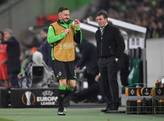16.02.2017, Fussball, UEFA Europa League, Saison 2016 2017, Zwischenrunde, Borussia Moenchengladbach - AC Florenz, Trainer Dieter Hecking (Borussia Moenchengladbach), re., wechselt Josip Drmic (Borussia Moenchengladbach) ein