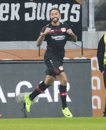 lv38 Karim BELLARABI, Lev 38 Torschuss, schiesst das Tor zum 0-1 Torjubel, Jubel nach dem Tor FC AUGSBURG - BAYER 04 LEVERKUSEN Fussball 1. Bundesliga , Augsburg, am 17.02.2017, 21.Spieltag, Saison 2016 2017, 1.Liga, 1.Bundesliga,FCA