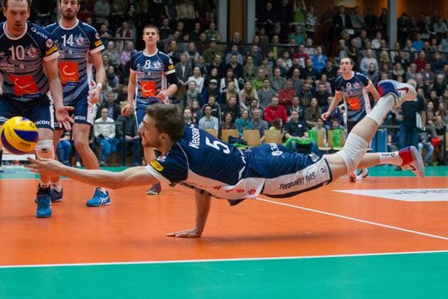 Bilder des Tages - SPORT Abwehr Cody KESSEL ( 5, LUE). Volleyball, TSV Herrsching (HER) - SVG (lueneburg (LUE), Bundesliga, 16.Spieltag, Saison 2016 2017, am 18.02.2017 in Herrsching N I K O L A U S H A L L E Deutschland. x20170218_100x